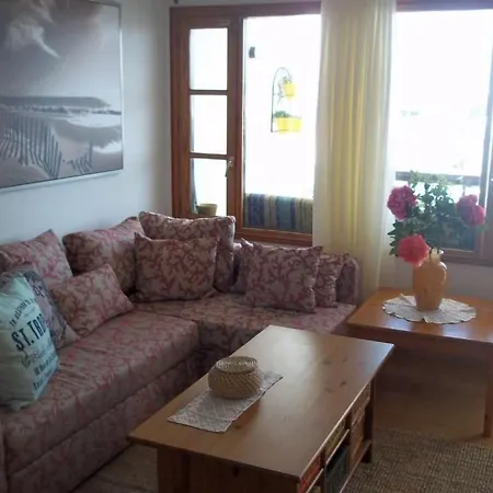 Sleeps 3 Pool Wifi Apartment