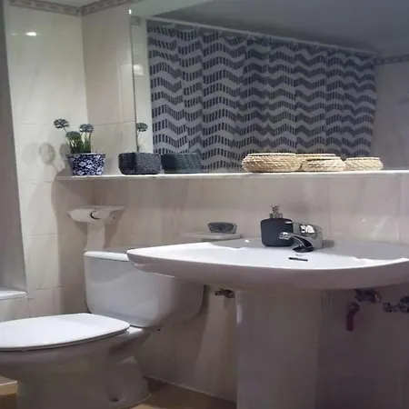 Apartment Sleeps 3 Pool Wifi
