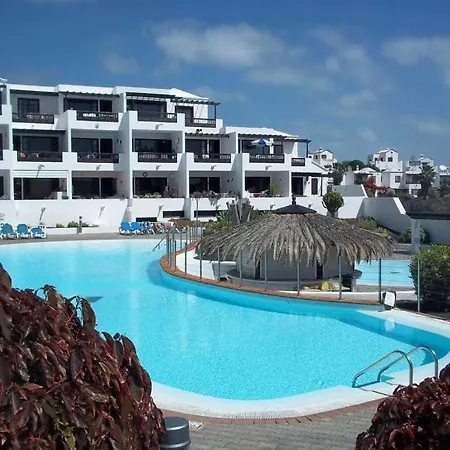 Sleeps 3 Pool Wifi Apartment