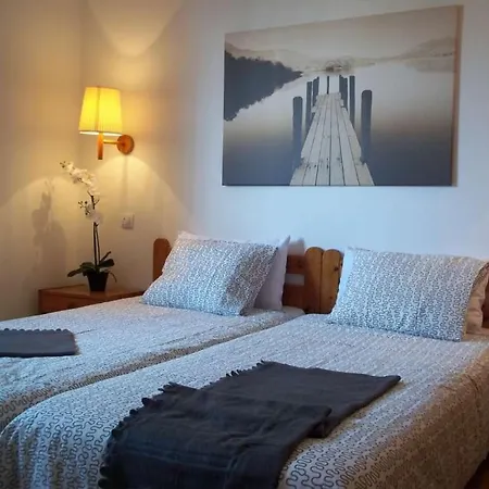 Apartment Sleeps 3 Pool Wifi